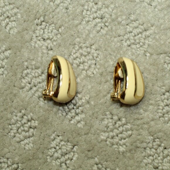 Vintage Christian Dior Germany Pale Yellow Enamel Clip-On Earrings - Picture 5 of 7